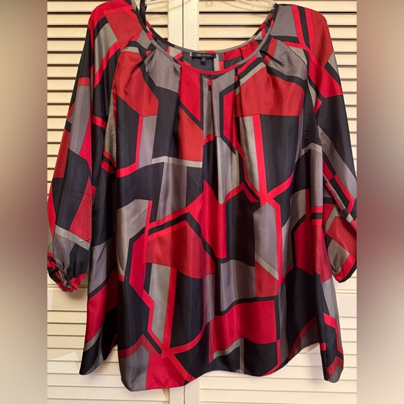 AK Anne Klein Geometric Red and Black Women's Top 100% silk - Picture 1 of 3